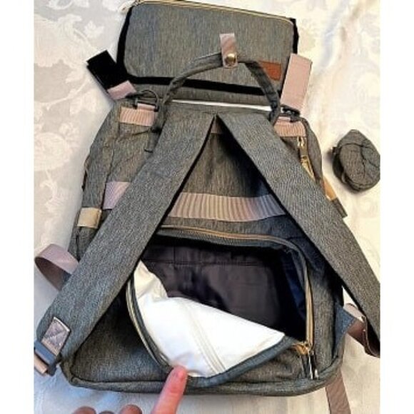 New Baby Diaper Bag Backpack with Changing Pad, Pacifier Case - Picture 3 of 3